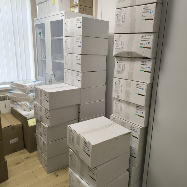 Компания «ЕМЕР» в рамках благотворительности поставила расходные медицинские материалы в СПб ГАУЗ «Хоспис (Детский и Взрослый)».
